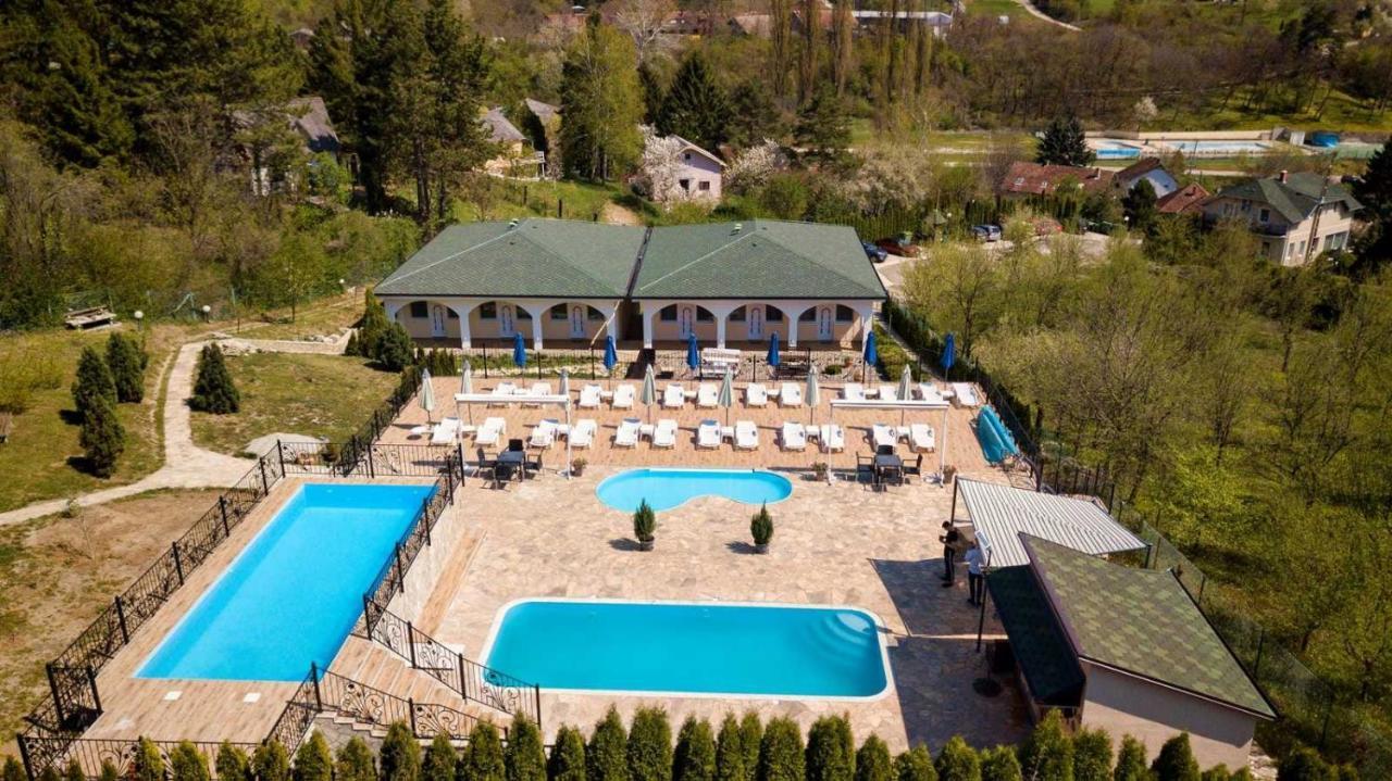 Suncani Breg Apartments Vrdnik Eksteriør billede