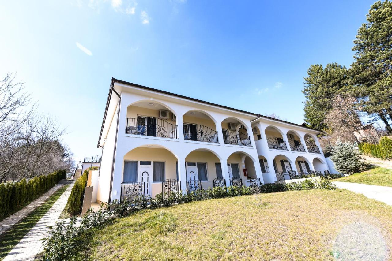 Suncani Breg Apartments Vrdnik Eksteriør billede