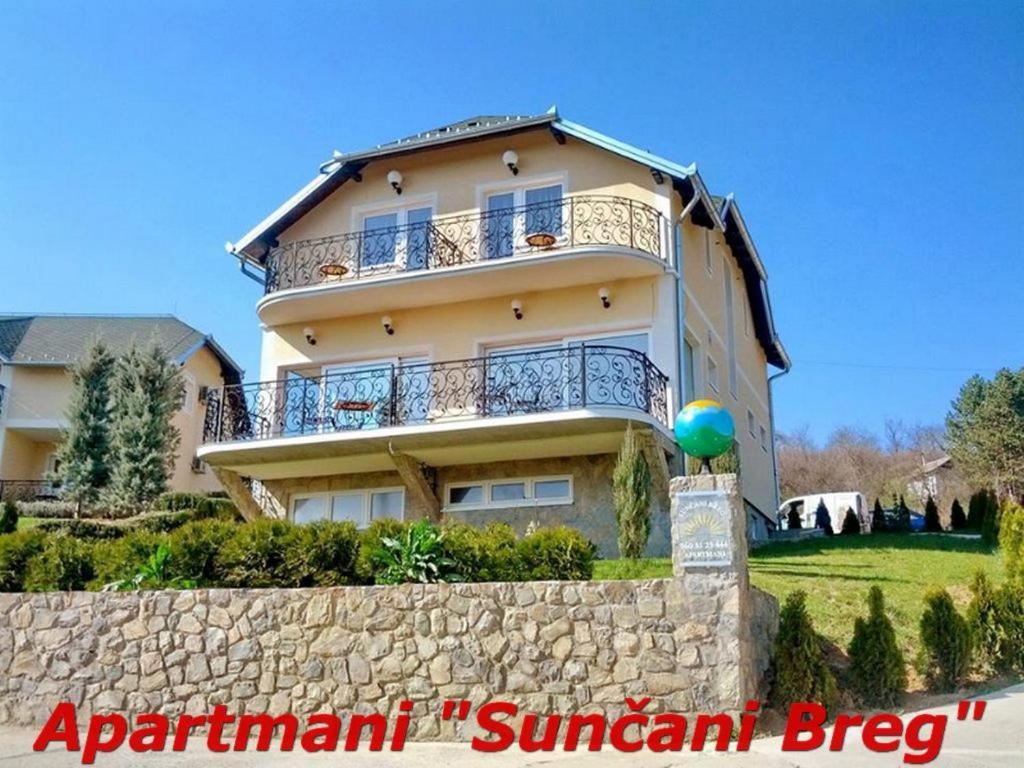 Suncani Breg Apartments Vrdnik Eksteriør billede